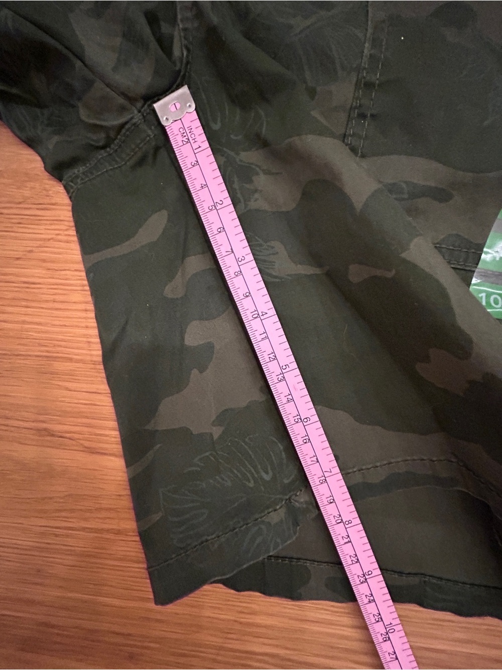 NWT UnionBay Womens Size 10 Olive Green Camo "Serpent-Tahiti" Print Cargo Shorts - Picture 9 of 12